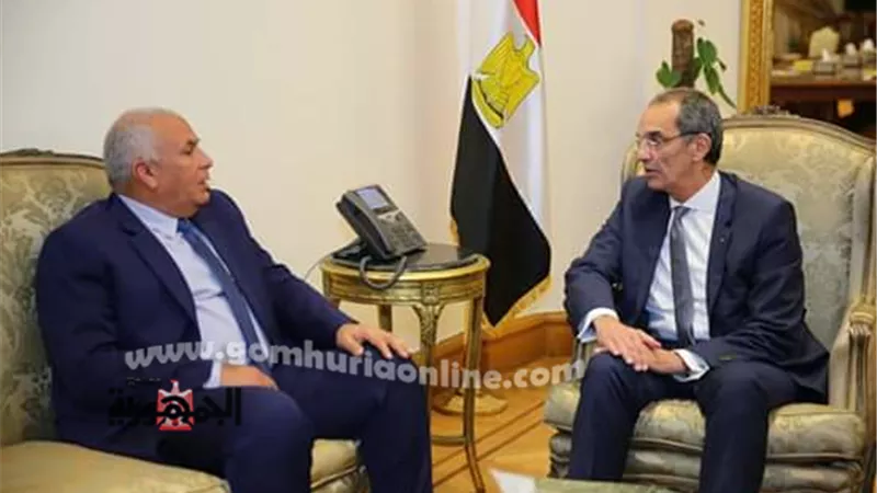 محافظ الوادي الجديد ووزير الإتصالات يشكلان لجنة لتقييم مستوي خدمات المحمول والانترنت بالمحافظة