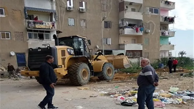 حملة لإزالة الأسوار والحدائق والجراچات العشوائية بمنطقة مبارك بالسويس