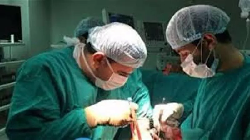 التحقيق في ضرب طبيب لزميله داخل غرفة عمليات مستشفي بنها الجامعي