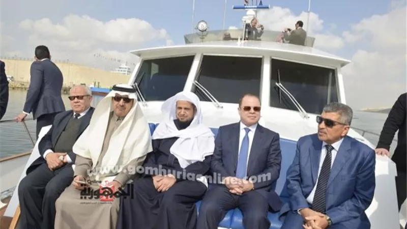 النائب العام المصر ي ونظيره السعودي يبحران في قناة السويس الجديدة