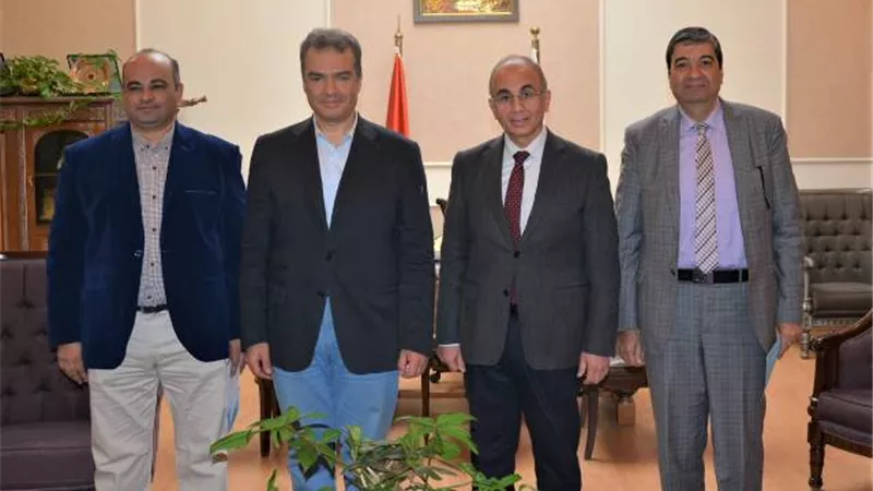 رئيس جامعة الزقازيق يلتقى المديرالتنفيذى الجديد للمستشفيات
