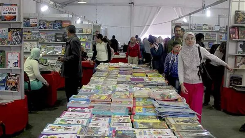 طلاب المدارس والجامعات فى زيارة لمعرض القاهرة الدولى للكتاب