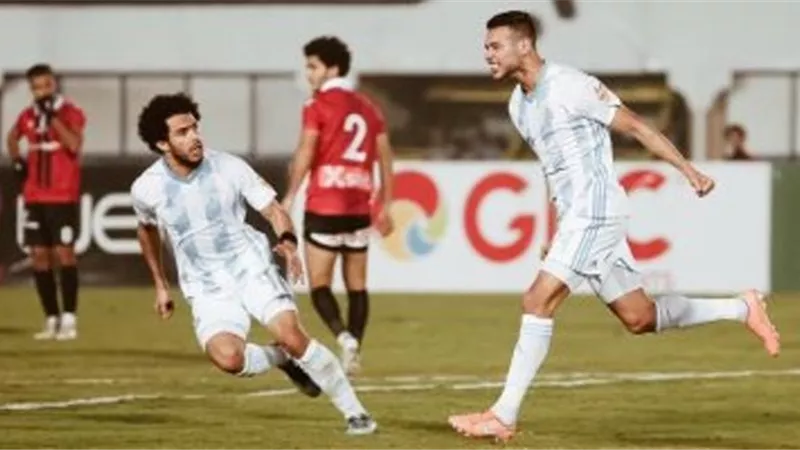 بالفيديو.. بيراميدز يفوز بصعوبة على نادي مصر في مباراة الكروت الحمراء