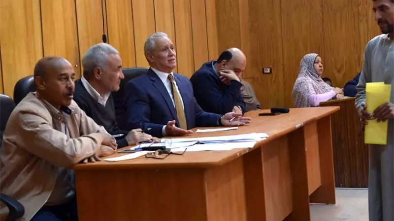 محافظ الأقصر يستمع لمطالب المواطنين فى اليوم المفتوح بإسنا ويوجه بالتواصل الفعال مع الأهالى