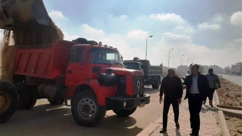التحفظ على 22 مركبة تعمل بدون ترخيص فى مدينة الشروق.. بالصور
