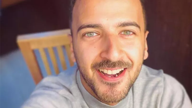 محمد مهران صديق مقرب لمحمد رمضان فى 