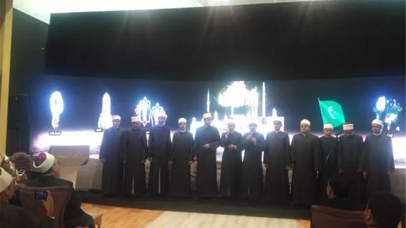 خطبة بالإنجليزية وابتهالات دينية.. طلاب الأزهر يبهرون رواد معرض الكتاب