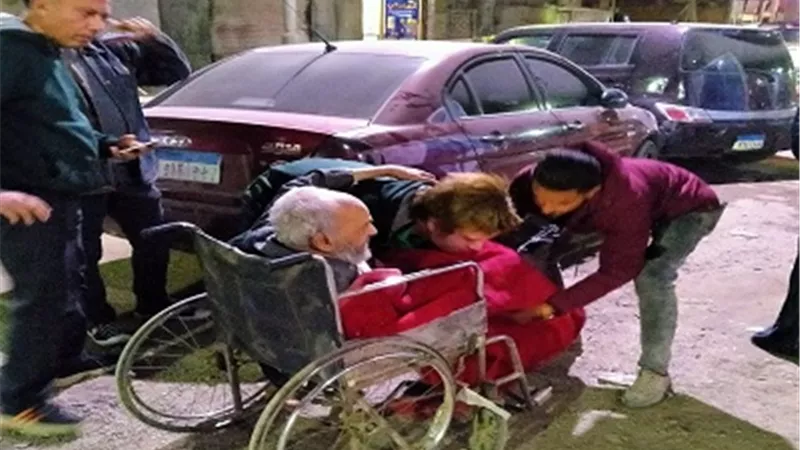 فريق أطفال وكبار بلامأوي ينقذ مسناُ وينقله لدار عقيلة السماع بالقاهرة