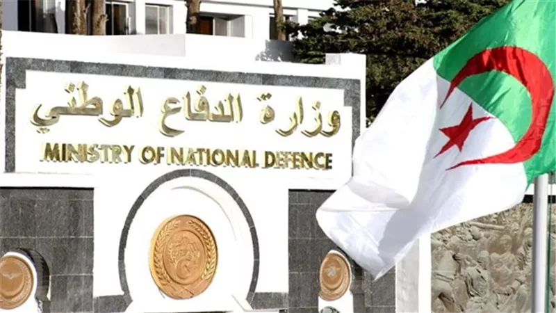 الجيش الجزائري يلقي القبض على مسلح كان يخطط لتفجير يستهدف المظاهرات