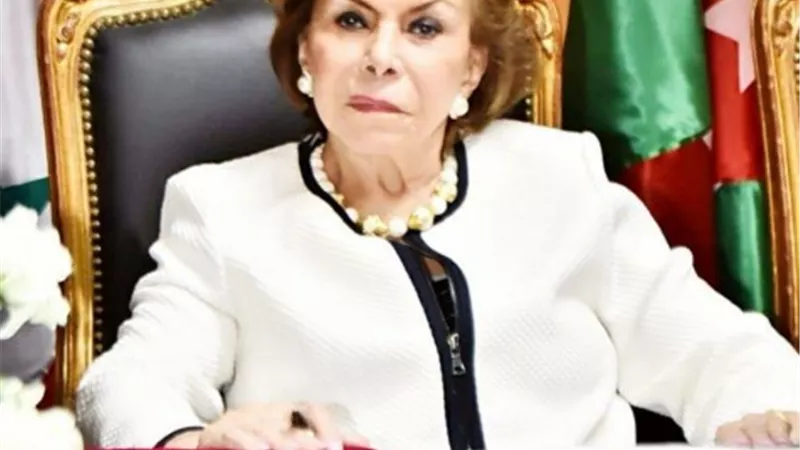 المرأة العربية تُهنئ السفيرة مرفت تلاوي لفوزها بجائزة 