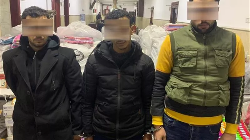 ثلاثى الشر سقطوا فى قبضة المباحث.. تخصصوا في سرقة البضائع المحملة على سيارات النقل