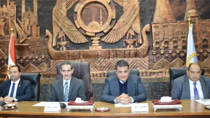 محافظ الغربية .. يوزع مساعدات مالية على العرائس الأيتام مهداة من مؤسسة صناع الخير