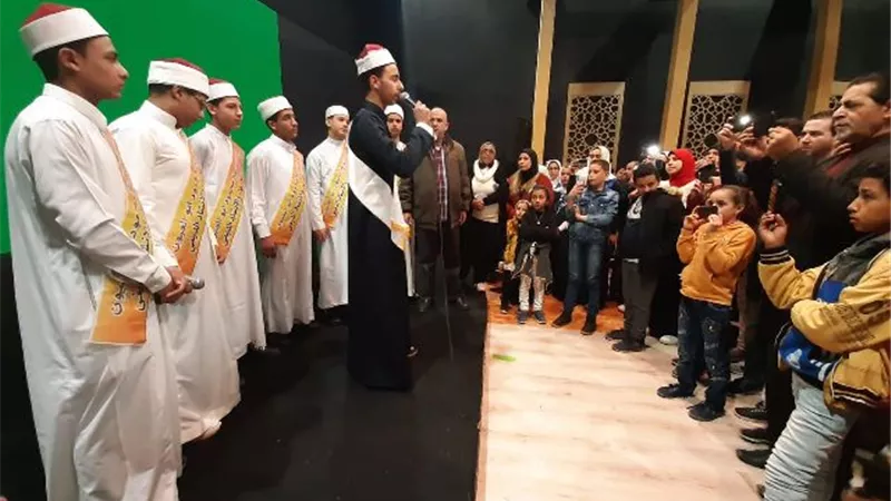 الابتهالات والأناشيد الدينية تجذب رواد جناح الأزهر بمعرض الكتاب