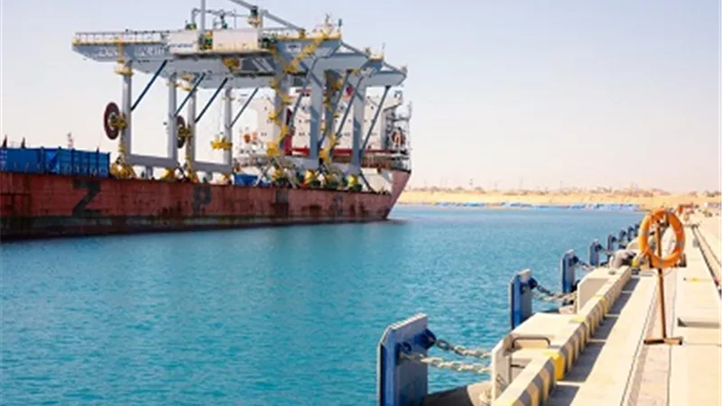 ميناء السخنة يستقبل الدفعة الثالثة من أوناش RMG للعمل في الحوض الثاني الجديد