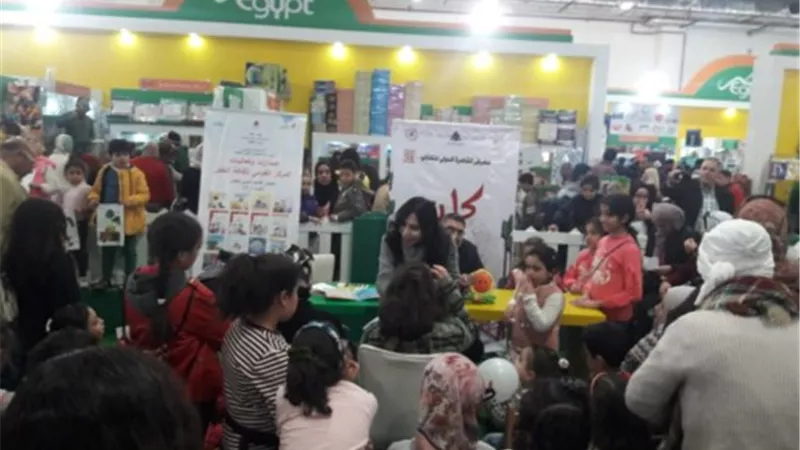 الكاتبة 