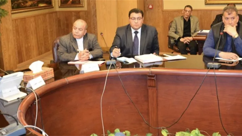 نائب محافظ الغربية .. يتابع تنفيذ مشروع تطويركورنيش طنطا ورصف شارع النادى