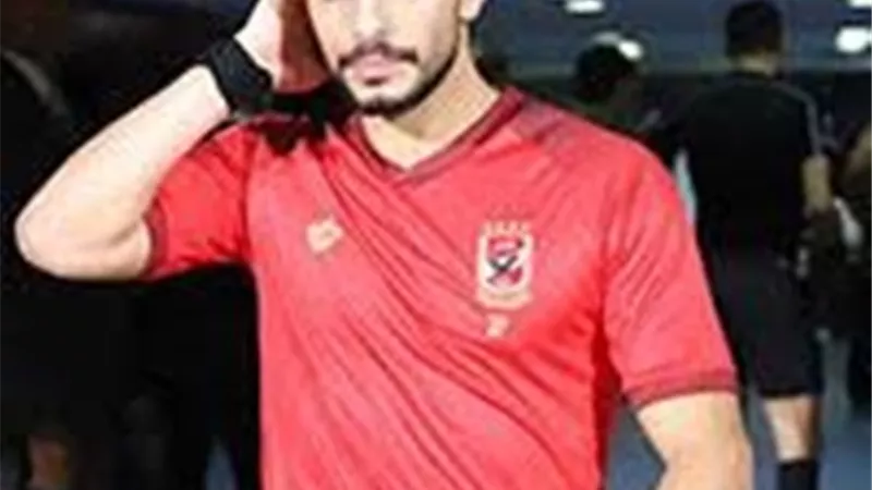 مباراة الأهلى والهلال .. فى 5 دقائق إنذارين لصامويل وأيمن أشرف