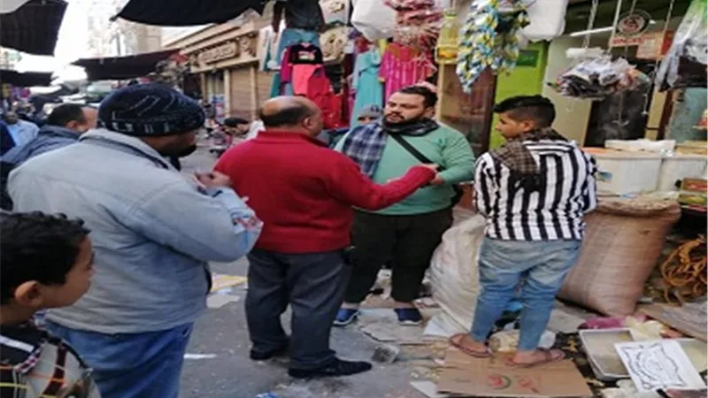 بالصور- حملة مكبرة لرفع الإشغالات من شوارع حي غرب أسيوط