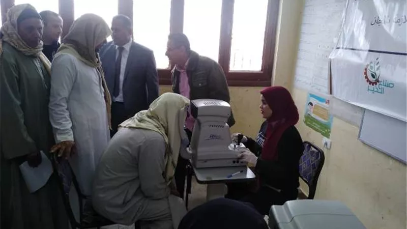 عينيك فى عينيا تعالج 700 حالة رمد في حوش عيسى بالبحيرة .صور