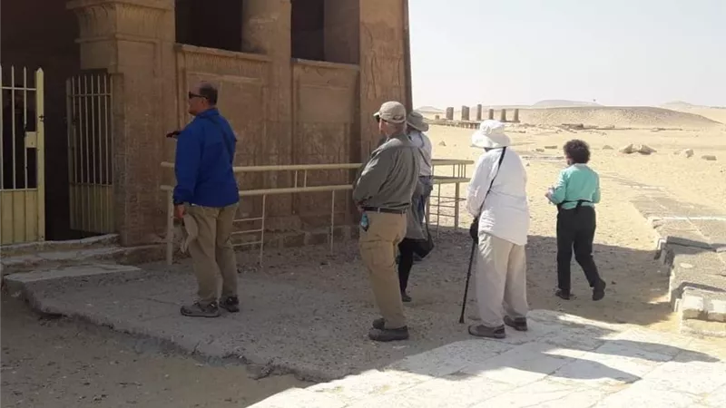 وفد سياحى امريكى يزور تونا الجبل بالمنيا