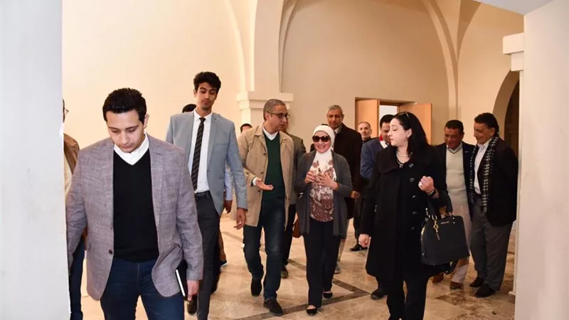 محافظ الفيوم يبحث الاستغلال الأمثل لمناطق الجذب السياحي بالفيوم