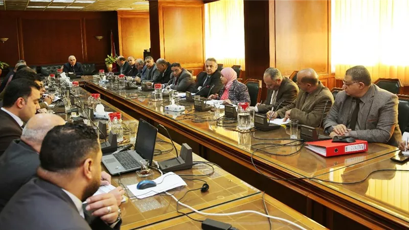وزير الرى يتابع تنفيذ مشروعات الخطة الاستثمارية