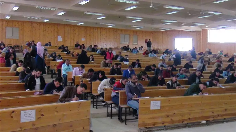 1587 طالباً يؤدون امتحانات الدراسات العليا بحقوق جنوب الوادى