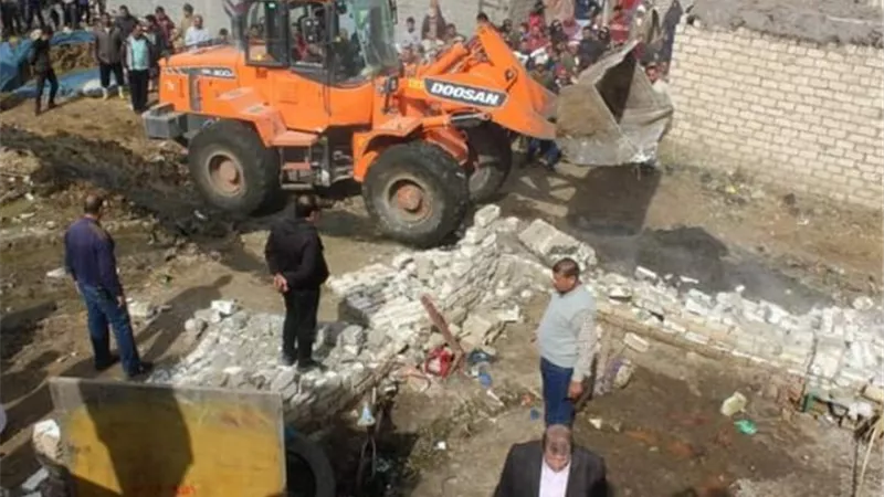 محافظ كفر الشيخ يوجه بالبدء بأعمال الموجة الـ 15 لإزالة التعديات على أملاك الدولة
