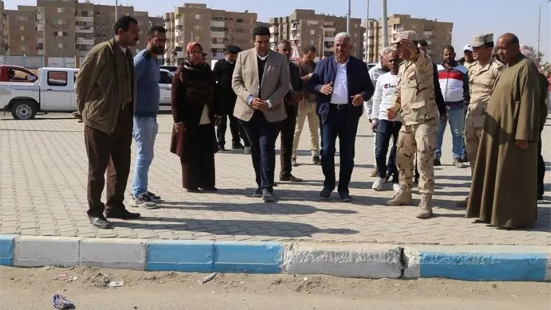 صقر يتابع تطوير شبكة الصرف الصحي والحدائق والرصف بأحياء السويس