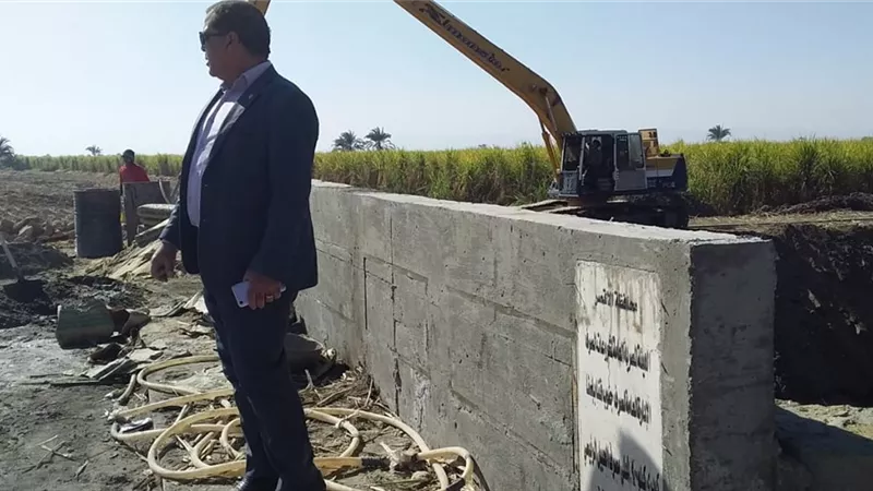 رئيس مركز الزينية بالأقصر يتابع مشروعات الصرف الصحى