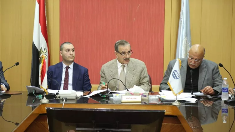 محافظ كفرالشيخ يناقش موقف تنفيذ مشروعات الخطة الاستثمارية للعام المالي 2019-2020م