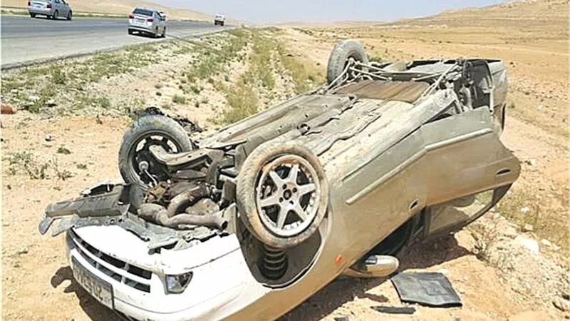 مصرع شخص وإصابة شقيقه فى حادث مرورى بالوادى الجديد