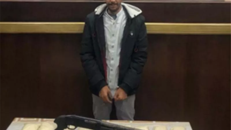 عاطل الصف سقط بالقاهرة الجديدة بالبودرة والشوت جن
