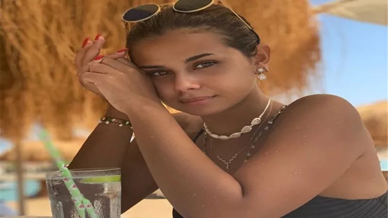 منة عرفة فى المستشفى