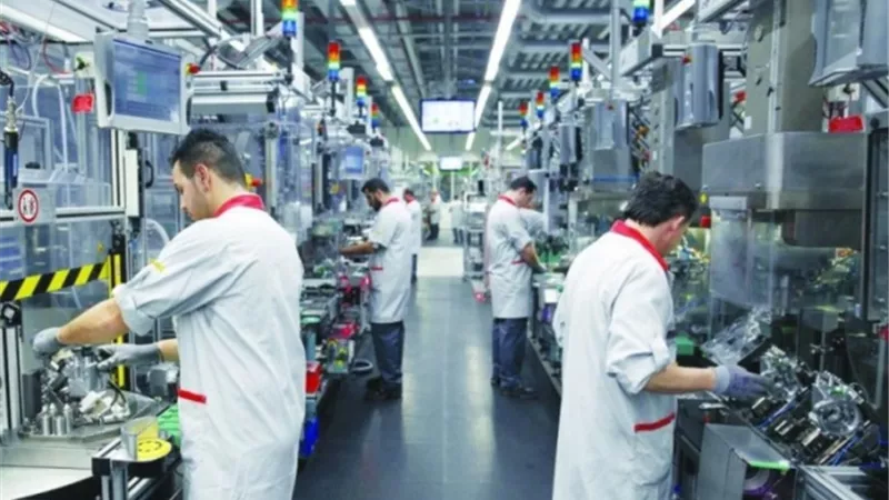 الصناعة البريطانية تتخطى أطول فترة تراجع منذ الأزمة المالية خلال شهر