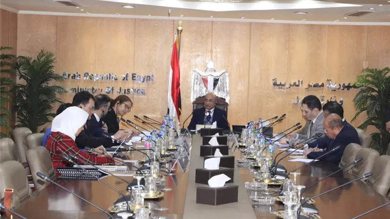 وزير العدل يلتقى ممثلى مجموعة البنك الدولى لبحث أوجه التعاون المشترك