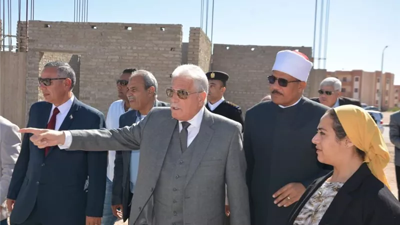 فودة يتفقد عددا من المشروعات التنمويه الجاري انشاؤها بمدينة طور سيناء