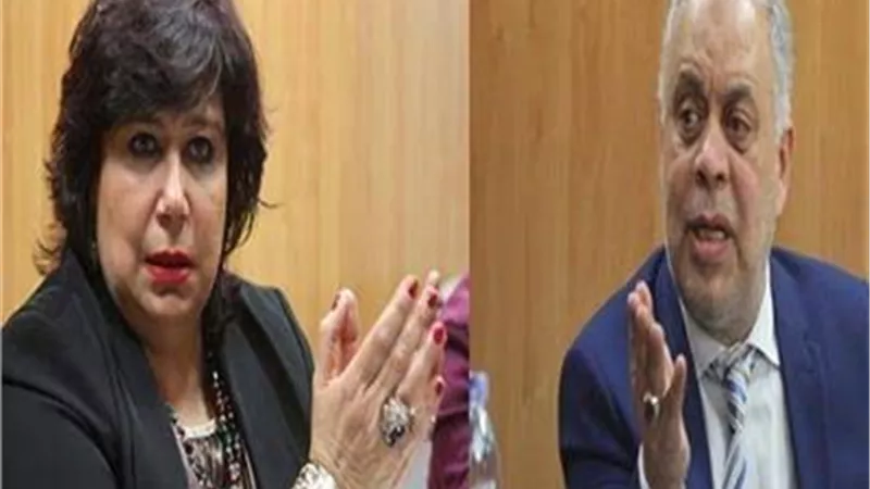 بالصور: نقيب الممثلين ووزيرة الثقافة فى زيارة المخرج خالد جلال