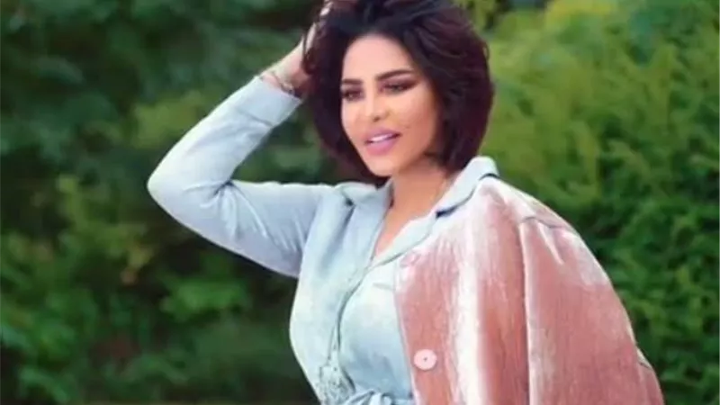 بالفيديو : لحظة سقوط الفنانة أحلام على المسرح