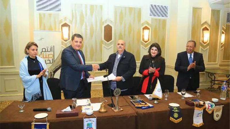 صناع الخير توقع بروتوكول تعاون مع نادى روتارى العروبة لتطوير مصنع للسجاد بالقرية