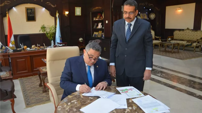محافظ البحر الاحمر يعتمد نتيجة الشهادة الإعدادية للفصل الدراسي الأول بنسبة ٥٣٪