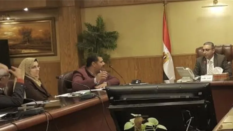 نائب محافظ الغربية .. يتابع خطة رصف عدد من الشوارع بنطاق حي أول وثان طنطا