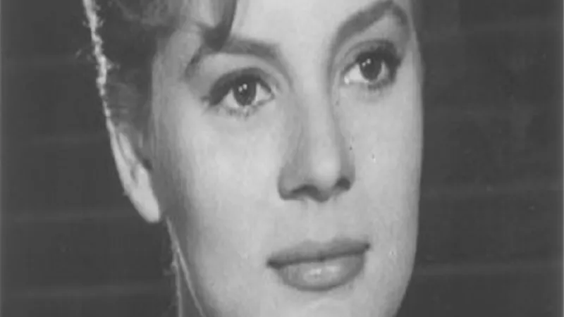 حنان مطاوع تنعى نادية لطفى