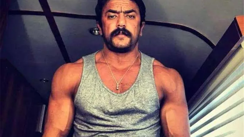 بعد ارتباطه بياسمين عبد العزيز .. احمد العوضى يستعرض ياقته البدنية . فيديو
