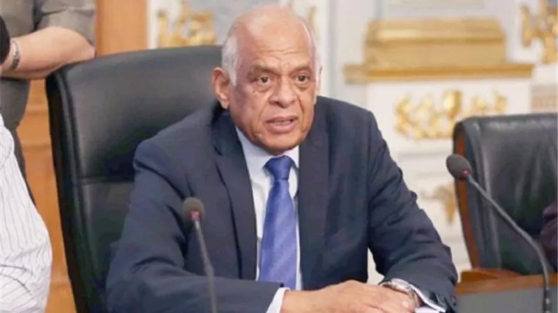 مجلس النواب يحاصر وزير الزراعة ب 118 طلب مناقشة