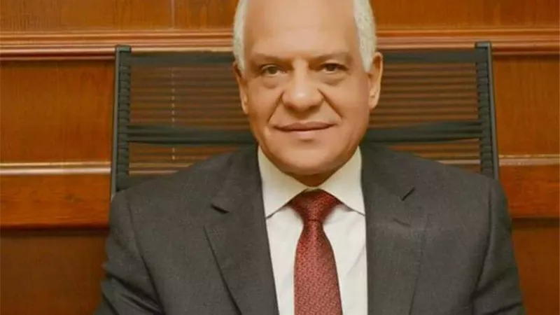محافظة الجيزة توقع عقود للتصالح فى مخالفات البناء بعقارين بالعمرانية