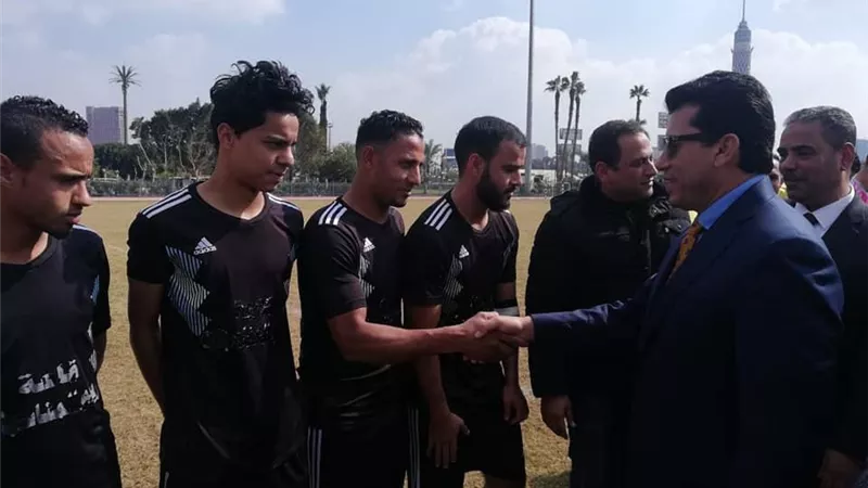 وزير الرياضة يشهد مباريات دور الـ ٣٢ من دورى مراكز الشباب