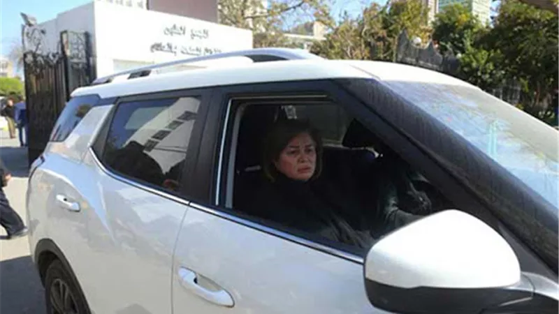 الحزن يسيطر على الهام شاهين فى جنازة نادية لطفى