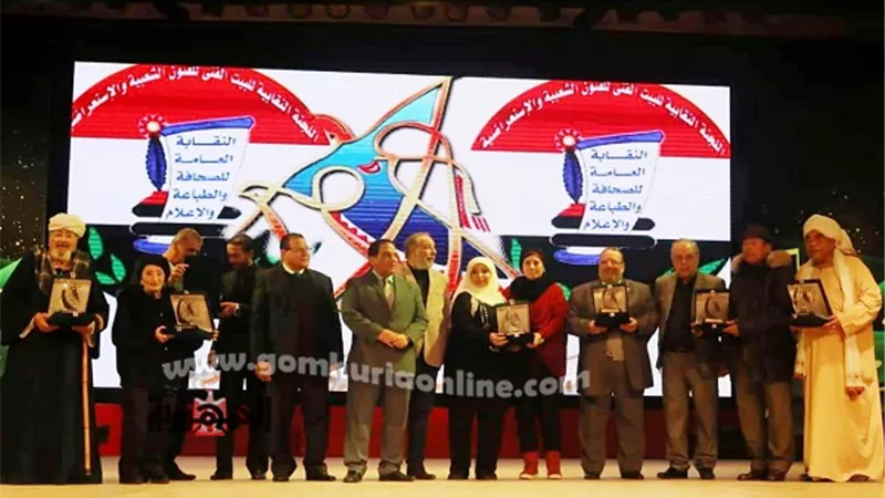 تكريم نجوم الفن و ٦٥ إدارى وفنان ببيت الفنون فى 