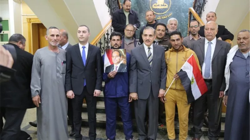 محافظ كفرالشيخ يستقبل الصيادين العائدين عقب احتجازهم فى اليمن.صور